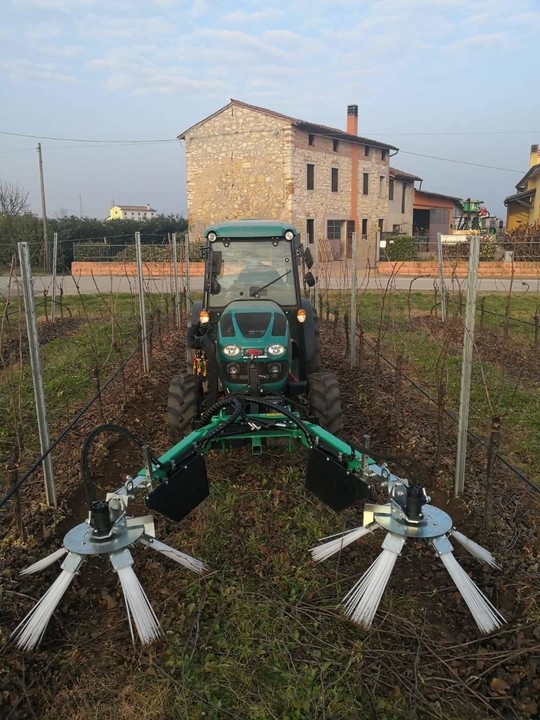 Vine running windrowers RX300