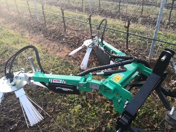 Vine running windrowers RX300