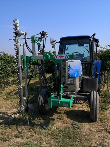  Green pruning system with horizontal bar and conveyor